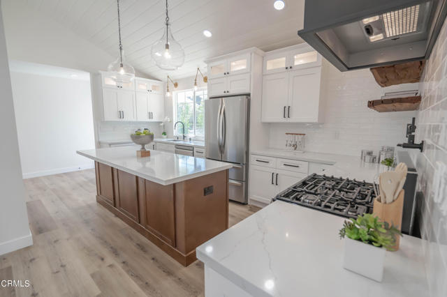 Quartz Counter and Island Tops