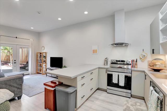 355 S 17th Street, San Jose CA: https://media.crmls.org/mediaz/ad51d77a-fbfb-4382-864e-b1ee55bfda69.jpg