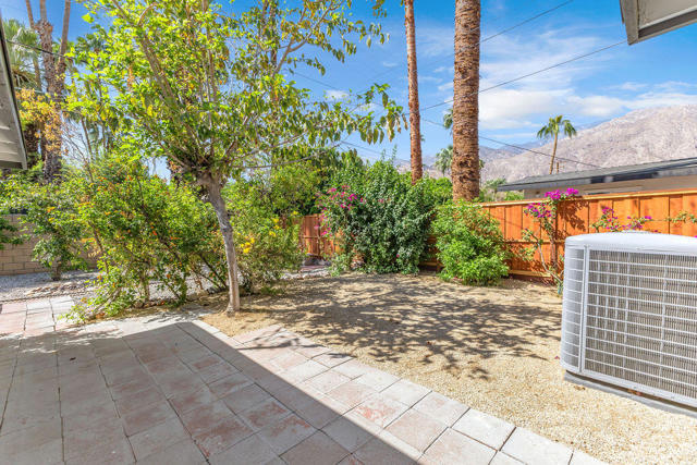 1075 E Sunny Dunes Road, Palm Springs, CA 92264