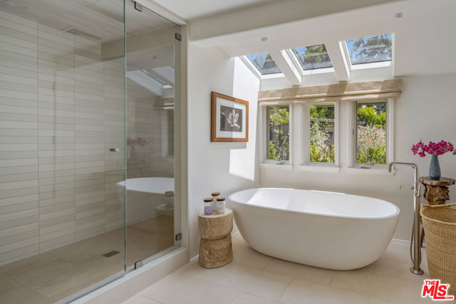 13214 Riviera Ranch Road, Los Angeles CA: https://media.crmls.org/mediaz/ad528adc-1a71-4137-8544-c7bdb51e3122.jpg