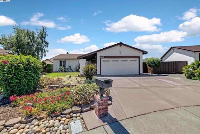 2611 Quail Ct., Union City CA: https://media.crmls.org/mediaz/ad52a0f2-cf0b-4e0c-949e-ae56dab1a632.jpg