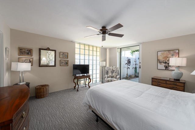 74 Lakeview Drive, Palm Springs CA: https://media.crmls.org/mediaz/ad52c1a1-801c-4a7a-8840-1a76d891f922.jpg