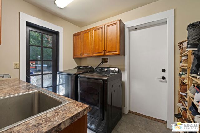 25575 Big Pine Street, Idyllwild CA: https://media.crmls.org/mediaz/ad530317-bab7-4478-8f34-c4820c9ad008.jpg