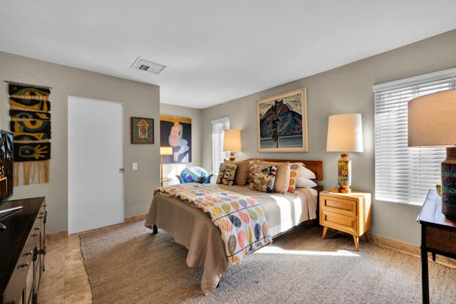 2327 Casitas Way, Palm Springs, CA 92264