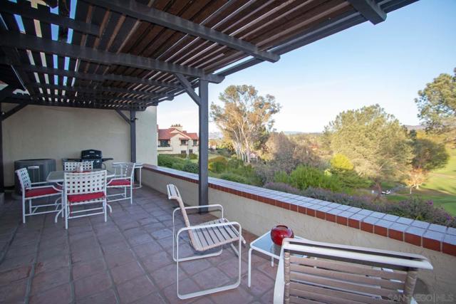 17489 Carnton Way, San Diego CA: https://media.crmls.org/mediaz/ad546bae-1544-4bcd-a024-621b42246841.jpg