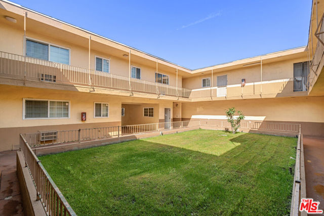 7442 Vineland Avenue, Sun Valley CA: https://media.crmls.org/mediaz/ad549538-c1f2-4f0b-ad17-8d9f9a0353f6.jpg