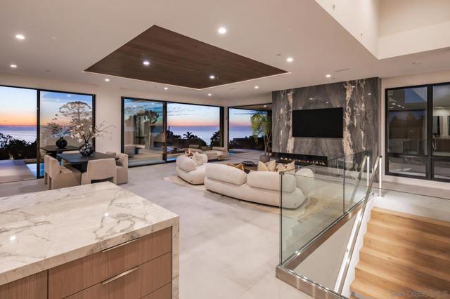 722 Amphitheatre Dr, Del Mar CA: https://media.crmls.org/mediaz/ad54b05d-1624-475a-9983-84c705a89a54.jpg