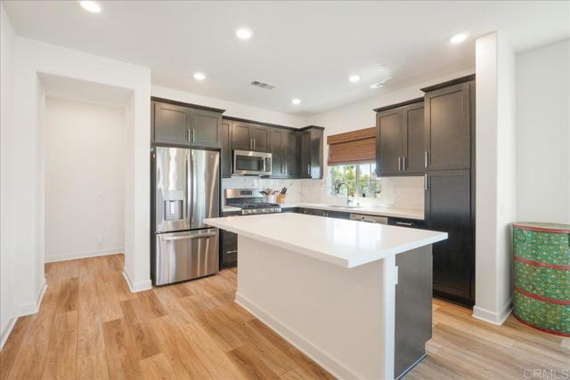 Detail Gallery Image 3 of 34 For 4366 Pacifica Way #5,  Oceanside,  CA 92056 - 4 Beds | 3/1 Baths