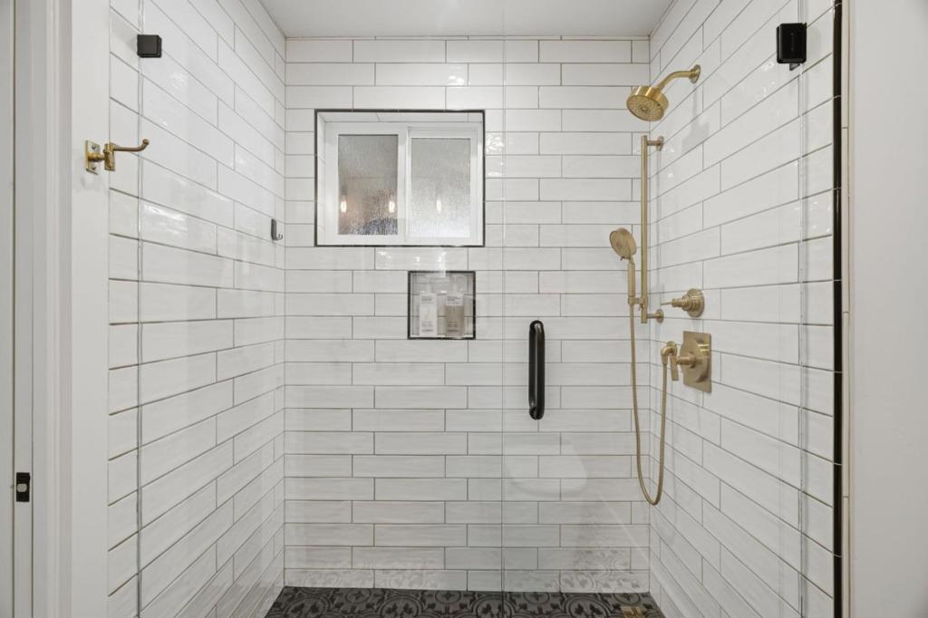 https://media.crmls.org/mediaz/ad5583d3-96f0-40be-8c67-5b0b41d90eea.jpg?preset=X-Large