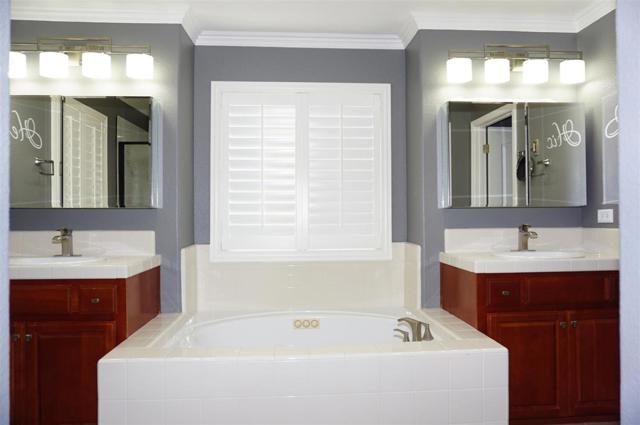 334 Honeybell Street, Los Banos CA: https://media.crmls.org/mediaz/ad5596d4-9dc9-4b32-a23f-a43977053ade.jpg