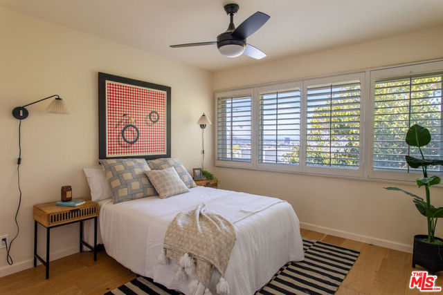 4748 Round Top Drive, Los Angeles CA: https://media.crmls.org/mediaz/ad55d81c-a8cb-41ce-badc-efbfa1bc1b0b.jpg