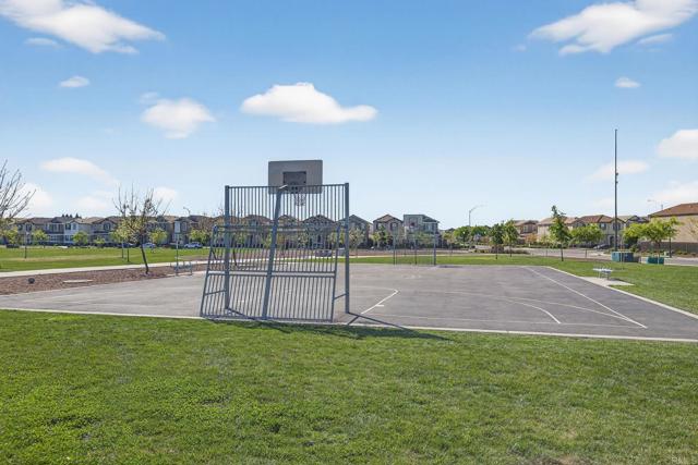 Detail Gallery Image 22 of 24 For 2561 Natomas Crossing, Sacramento,  CA 95834 - 4 Beds | 3/1 Baths