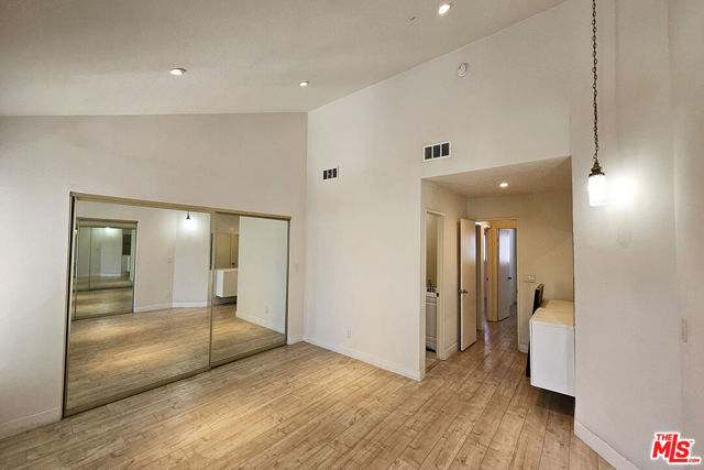 18130 Oxnard Street, Tarzana CA: https://media.crmls.org/mediaz/ad5624cf-0ef8-4d84-b2d0-bc5211560206.jpg
