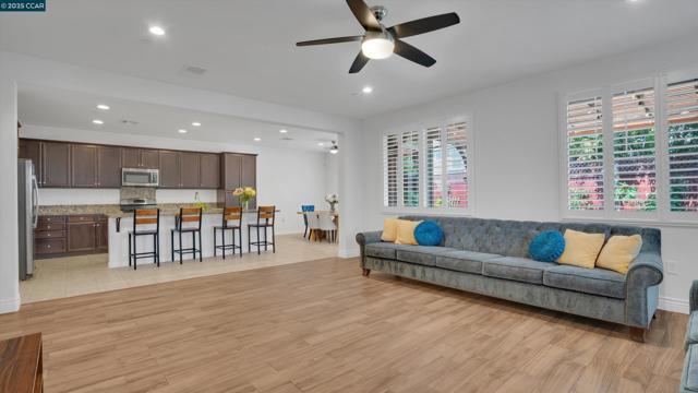 4763 Dundee St, Antioch CA: https://media.crmls.org/mediaz/ad5678d9-f359-4372-81fa-2fdd54353434.jpg