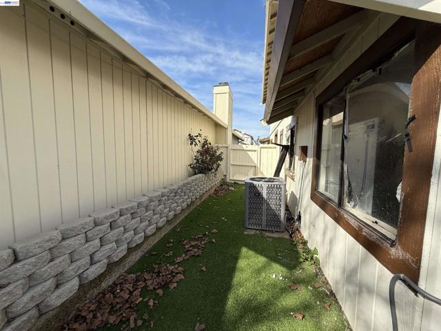 2203 Glenmount Dr, Pittsburg CA: https://media.crmls.org/mediaz/ad569074-c2f4-4717-bc5f-ab71b28923ab.jpg
