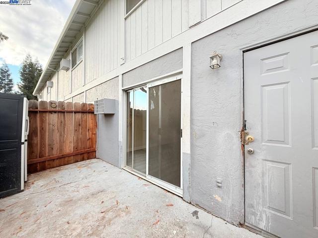 68 El Toro Ct, Fairfield CA: https://media.crmls.org/mediaz/ad56ad50-006d-473b-ab74-8bd9a366600c.jpg