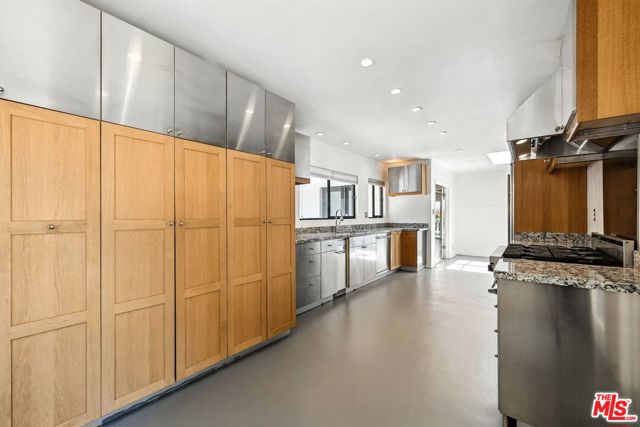 1317 Devlin Drive, Los Angeles CA: https://media.crmls.org/mediaz/ad570c89-9656-46e2-b969-ce5f0c91c14a.jpg