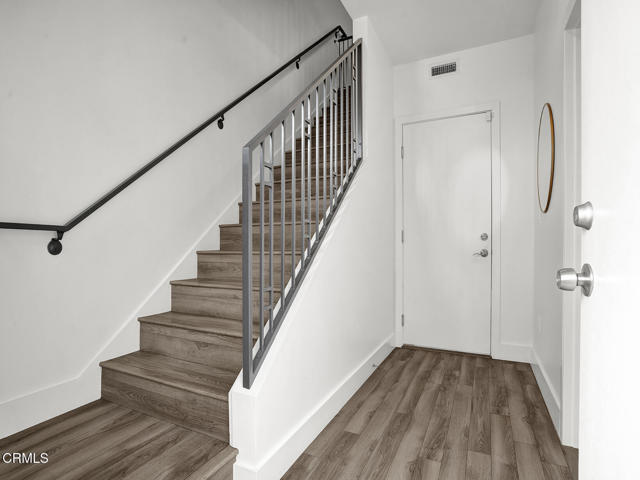 5662 Hazeltine Avenue, Van Nuys CA: https://media.crmls.org/mediaz/ad5720bb-65a3-4f5c-9ccf-8507c40762df.jpg