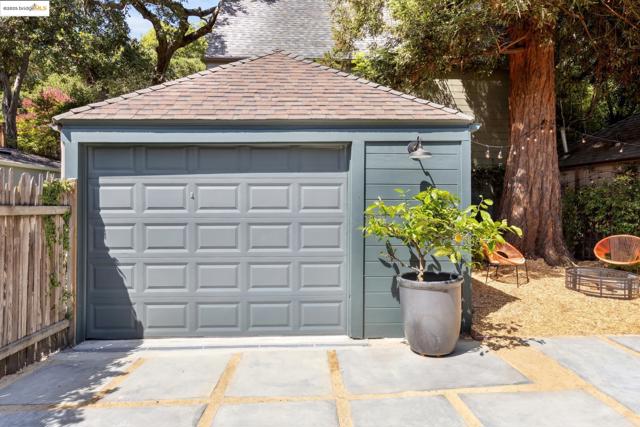 924 Trestle Glen Rd, Oakland CA: https://media.crmls.org/mediaz/ad576717-8c8b-4063-b9a3-3efc7bdafd28.jpg