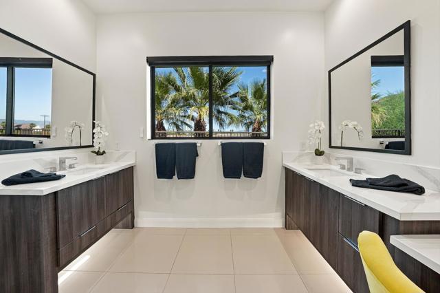160 Obsidian Loop N, Palm Springs, CA 92264