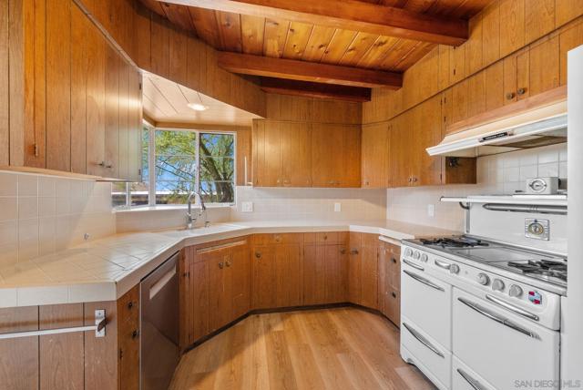 3958 Pringle Street, San Diego CA: https://media.crmls.org/mediaz/ad58462d-ab10-4b51-9073-d95ed3cbfc7f.jpg