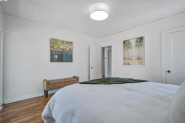 3780 Somerset Ave, Castro Valley CA: https://media.crmls.org/mediaz/ad58cd16-2859-4af2-89b2-f1cbe3d3d4a7.jpg