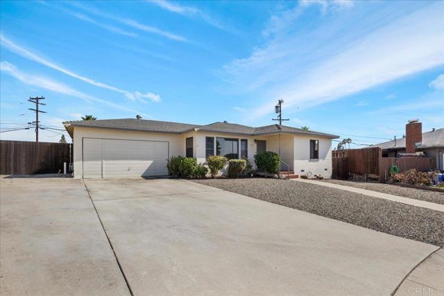 1131 Mary St, El Cajon CA: https://media.crmls.org/mediaz/ad58d244-5667-41d6-afde-ef3d2996b25c.jpg