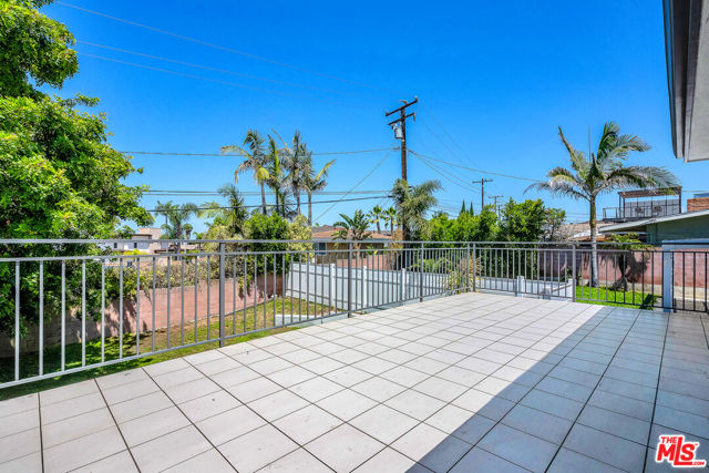 5137 Reynier Avenue, Los Angeles CA: https://media.crmls.org/mediaz/ad5922de-8c7b-4561-9cfe-a426eaff6108.jpg