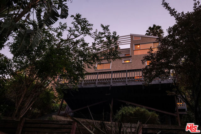 980 Oneonta Drive, Los Angeles CA: https://media.crmls.org/mediaz/ad596371-ed89-4dd2-bf9f-4cec052f69f9.jpg