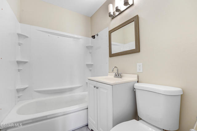 2391 Heather Street, Simi Valley CA: https://media.crmls.org/mediaz/ad5969cd-137a-408b-83ee-ae1842b3c023.jpg