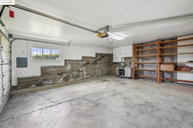 8499 Aster Ave, Oakland CA: https://media.crmls.org/mediaz/ad59b9a5-c8ef-4d7b-91e0-d6fafb0cb12a.jpg