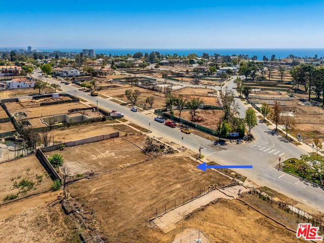 790 Alma Real Drive, Pacific Palisades CA: https://media.crmls.org/mediaz/ad5a1cf7-cb98-44a2-8ac1-c45a76c93903.jpg