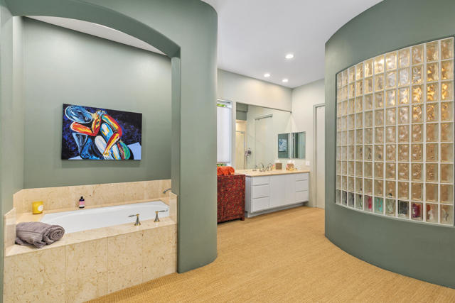 284 Loch Lomond Road, Rancho Mirage CA: https://media.crmls.org/mediaz/ad5ade00-faf8-49e2-8efc-02b8b5aeec4b.jpg