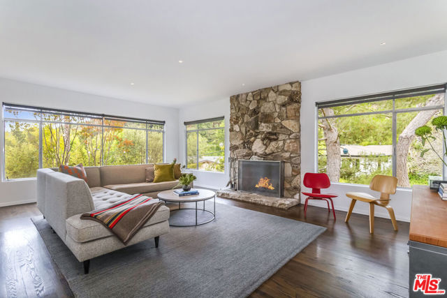 8631 Allenwood Road, Los Angeles CA: https://media.crmls.org/mediaz/ad5af50f-db7e-4611-b7af-0648a60c6375.jpg