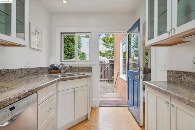 Image 18 of 50 For 942 Hilldale Avenue