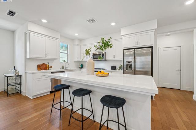 5860 Midnight Place, Dublin CA: https://media.crmls.org/mediaz/ad5c08b4-af37-4103-b80b-ec7fd1f6ef13.jpg