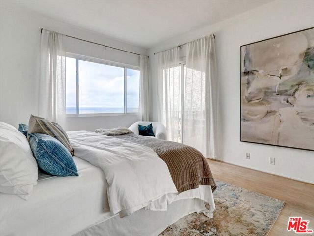 18111 Coastline Drive, Malibu CA: https://media.crmls.org/mediaz/ad5c3331-72ea-4d87-b4cc-a8806bcfb42d.jpg