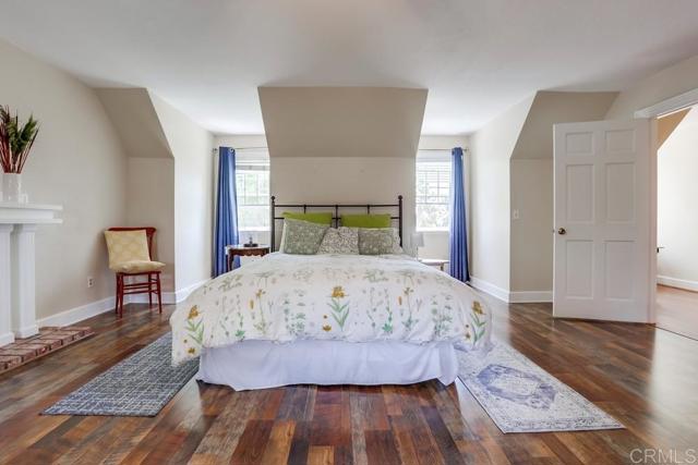 906 Gretna Green Way, Escondido CA: https://media.crmls.org/mediaz/ad5c4f31-5695-4b94-8191-7208804e9832.jpg