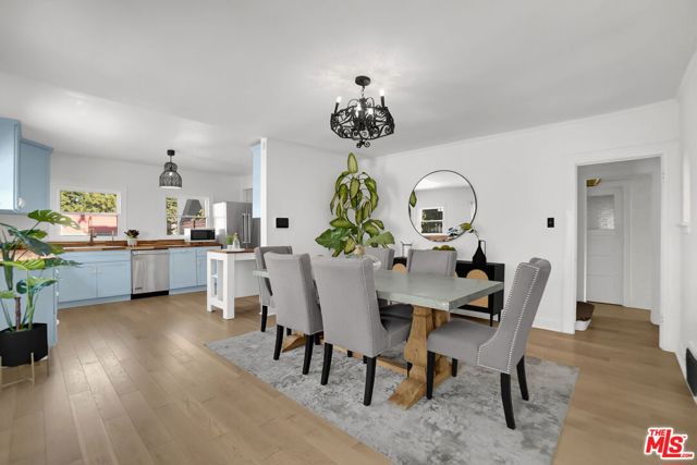 632 N Mariposa Avenue, Los Angeles CA: https://media.crmls.org/mediaz/ad5c5f7d-064f-4aa3-816f-01e8c014246b.jpg