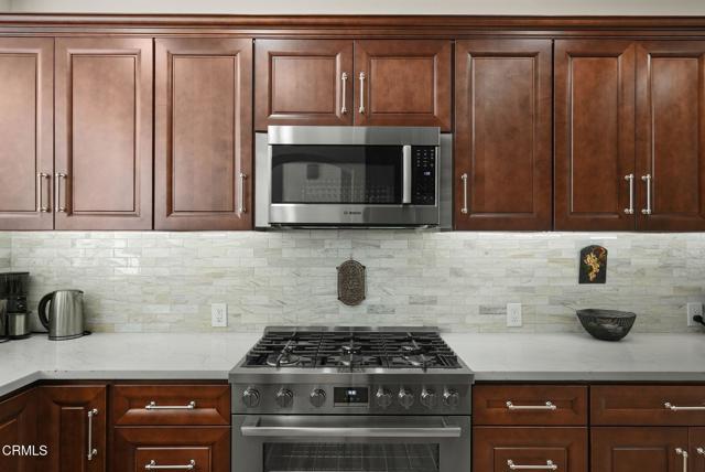 Detail Gallery Image 14 of 46 For 596 Fenwick Way #C,  Simi Valley,  CA 93065 - 3 Beds | 2/1 Baths