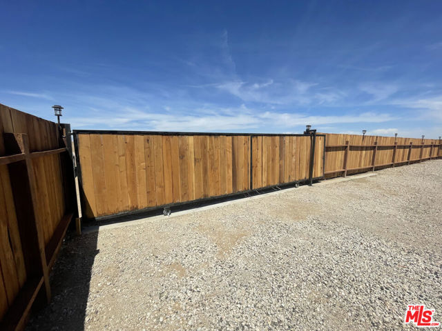 55 E Avenue D4, Lancaster CA: https://media.crmls.org/mediaz/ad5d5ee0-5de7-436d-8023-a3d227f1797b.jpg