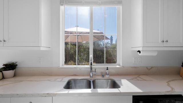 262 Camellia Way, Vista CA: https://media.crmls.org/mediaz/ad5d757f-2e50-4a27-aee9-d03fd44870c5.jpg
