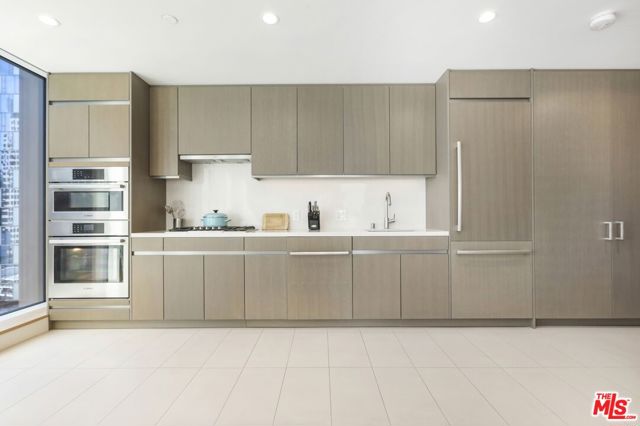 889 Francisco Street, Los Angeles CA: https://media.crmls.org/mediaz/ad5dd7cb-e1b6-4db6-ad9f-26b54cd90f5f.jpg