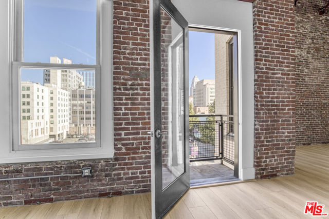 253 S Broadway, Los Angeles CA: https://media.crmls.org/mediaz/ad5df27d-e73a-40b9-995a-bb1311f1f37b.jpg