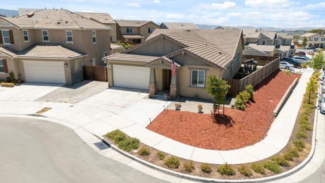 410 Thistle Court, Hollister CA: https://media.crmls.org/mediaz/ad5e8901-cd98-4dee-909e-6fb142c4259a.jpg