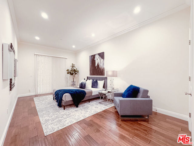 4848 Wilshire Boulevard, Los Angeles CA: https://media.crmls.org/mediaz/ad5e899c-4260-45aa-88fa-81734a9c7861.jpg