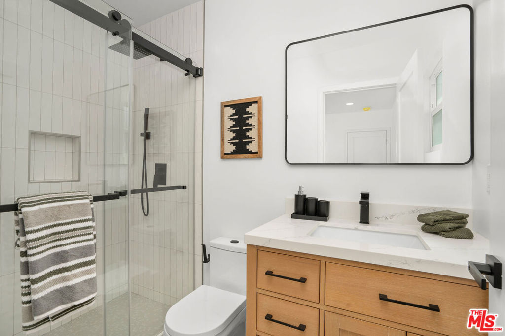 https://media.crmls.org/mediaz/ad5e8fbb-2076-4498-a544-21c4290f6ca7.jpg?preset=X-Large