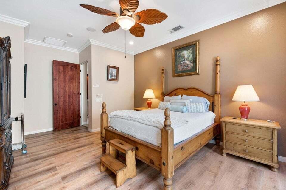 https://media.crmls.org/mediaz/ad5f333c-d6ad-44de-bc76-1b95219e4cda.jpg?preset=X-Large