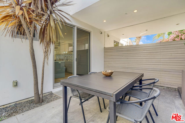 809 Brooks Avenue, Venice CA: https://media.crmls.org/mediaz/ad5f6eca-9c4a-4d67-a806-9de35afb9d5a.jpg