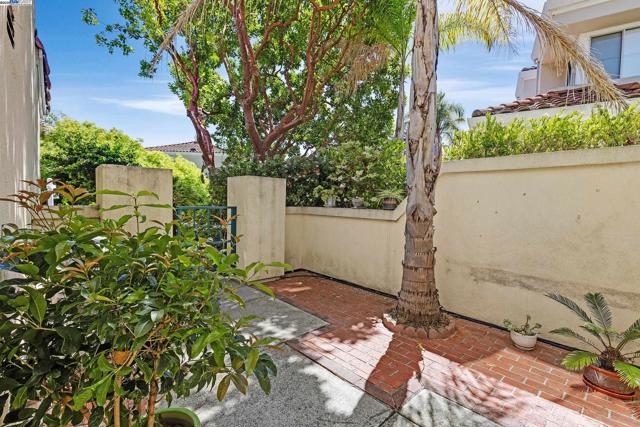 131 Diapian Bay, Alameda CA: https://media.crmls.org/mediaz/ad5fbaf1-5d3b-4fd2-b369-057296ec518b.jpg